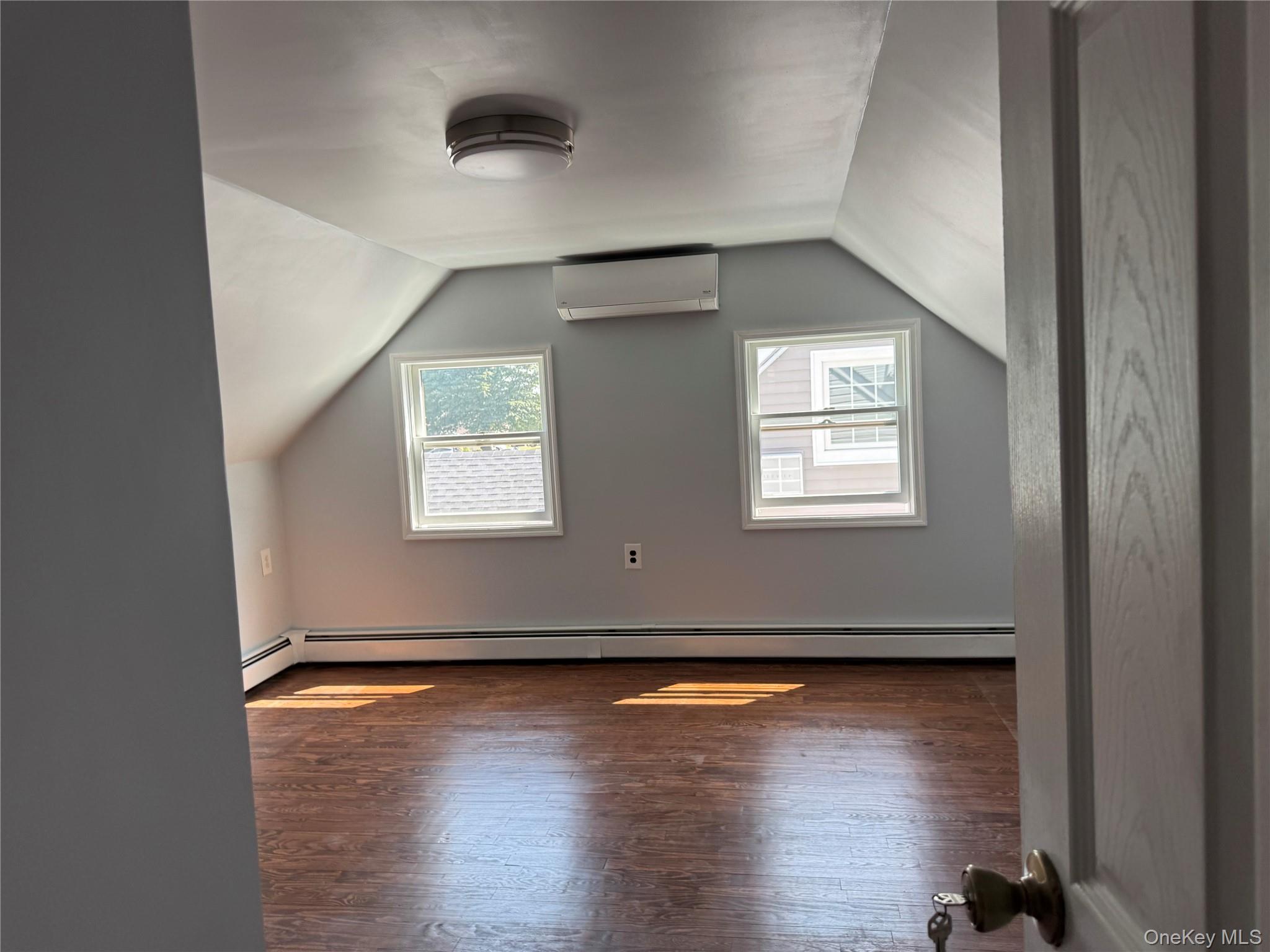 #8 photo, 332 Jamaica Boulevard, ناسو Carle Place , NY 11514