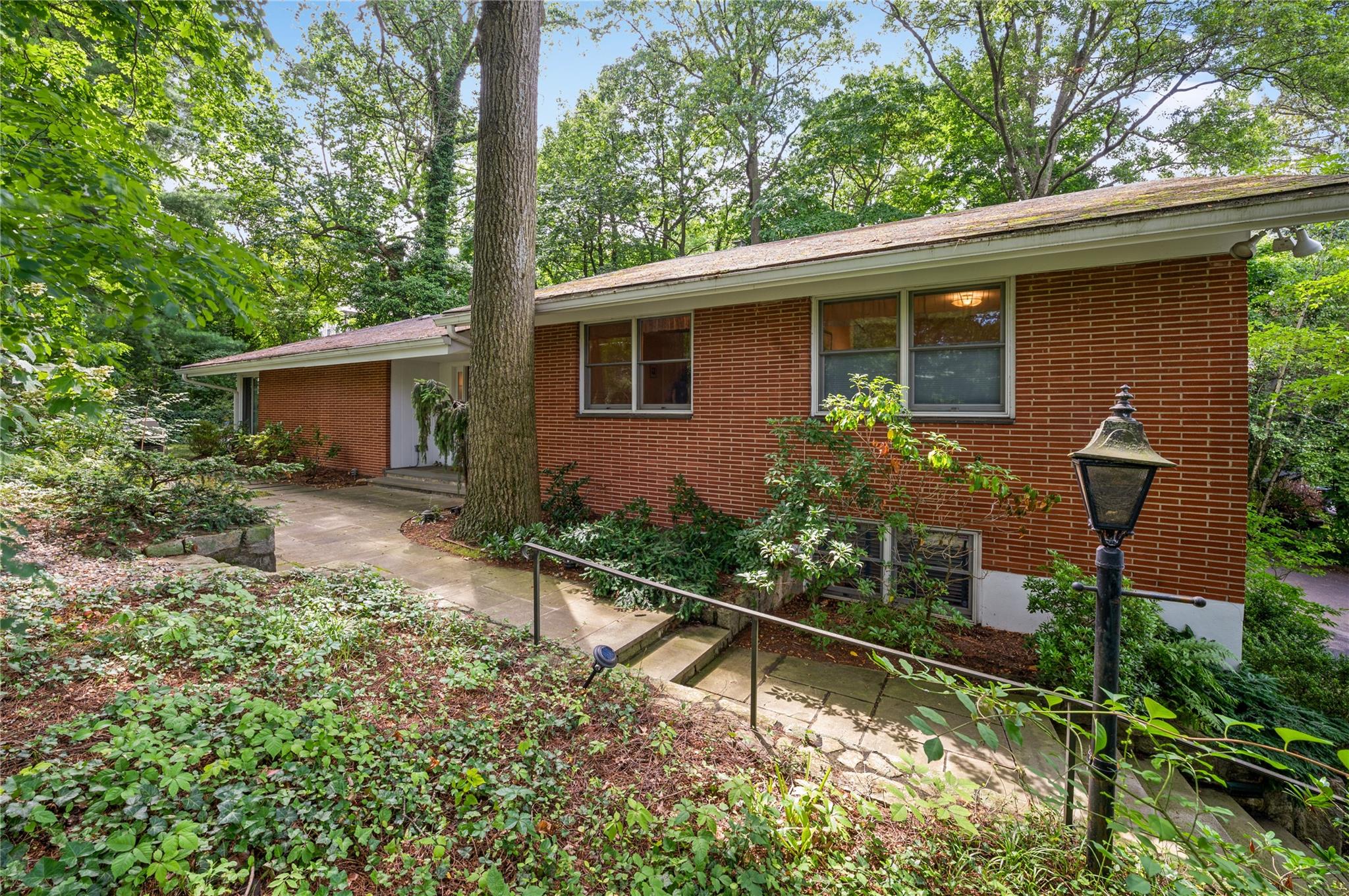 #1 photo, 160 Hampshire Road, 布朗士 Bronxville , NY 10708