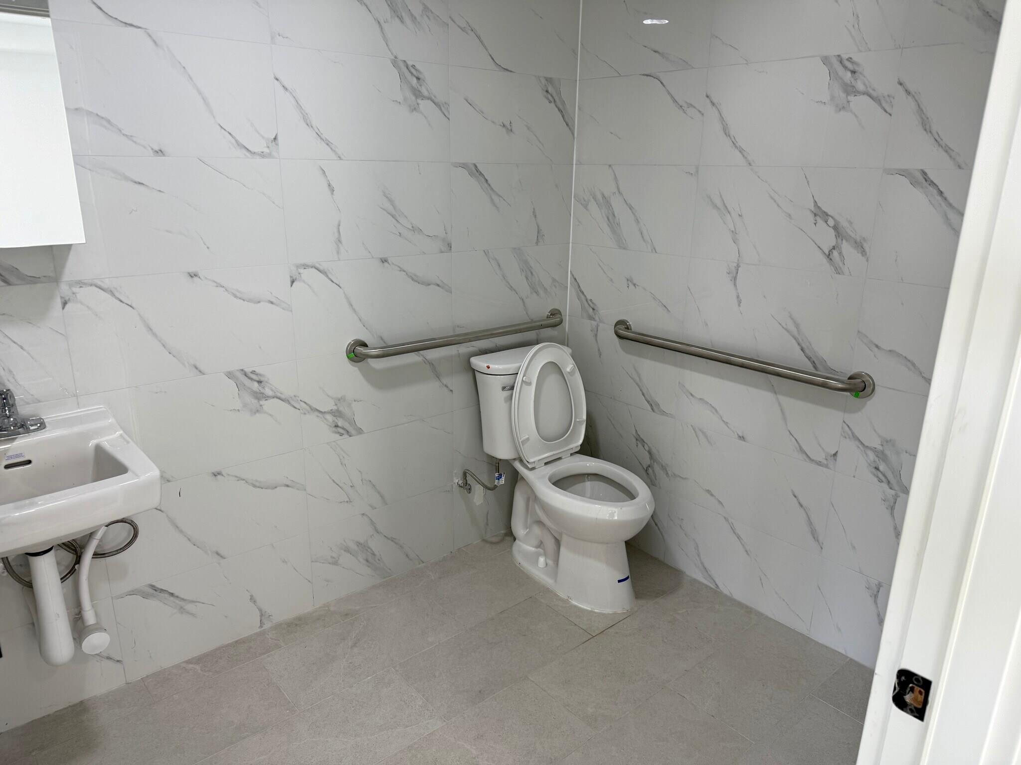 #3 photo, 4512 211th Street, クイーンズ区 Bayside , NY 11361