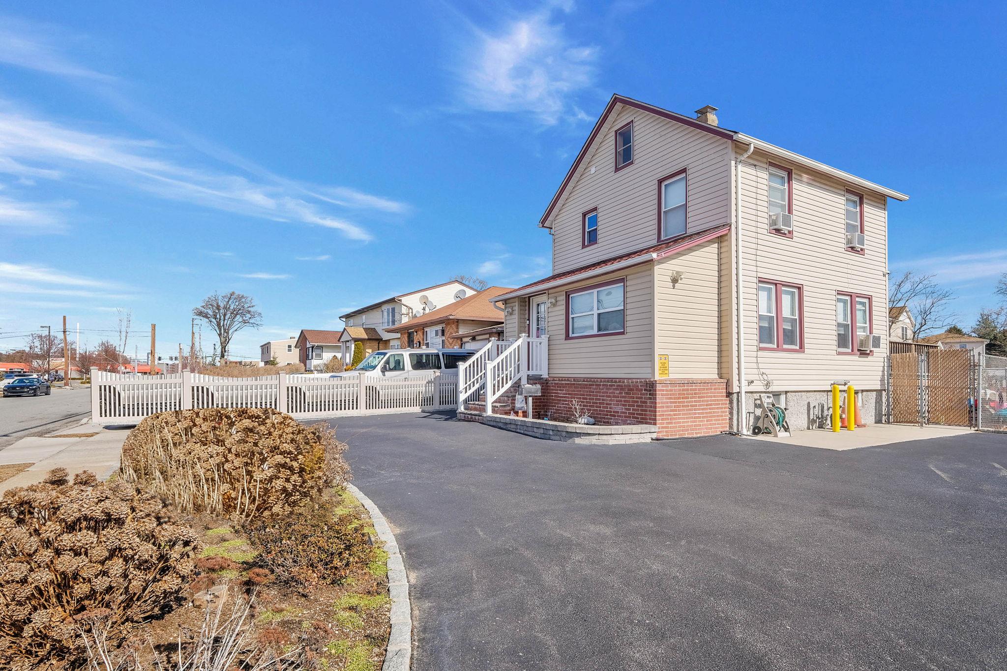 #1 photo, 1243 Peapond Road, North Bellmore , NY 11710