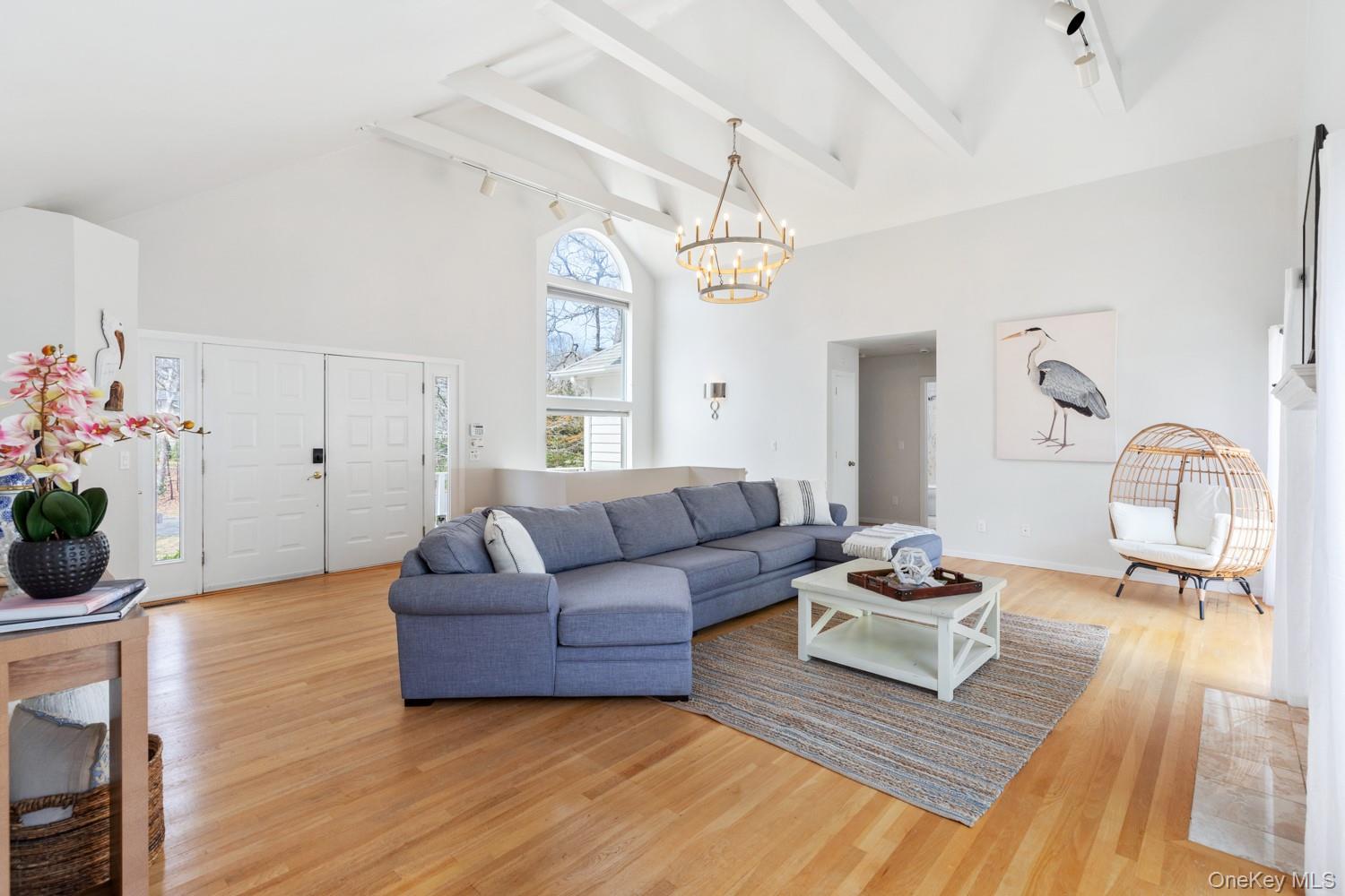 #13 photo, 12 Douglas Court, サフォーク郡 Hampton Bays , NY 11946