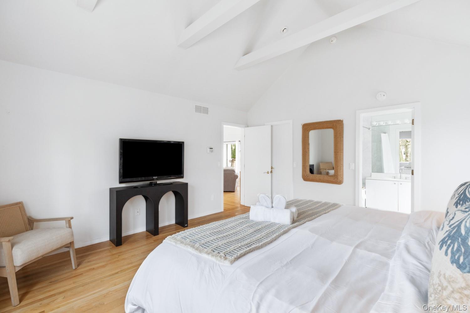 #16 photo, 12 Douglas Court, サフォーク郡 Hampton Bays , NY 11946