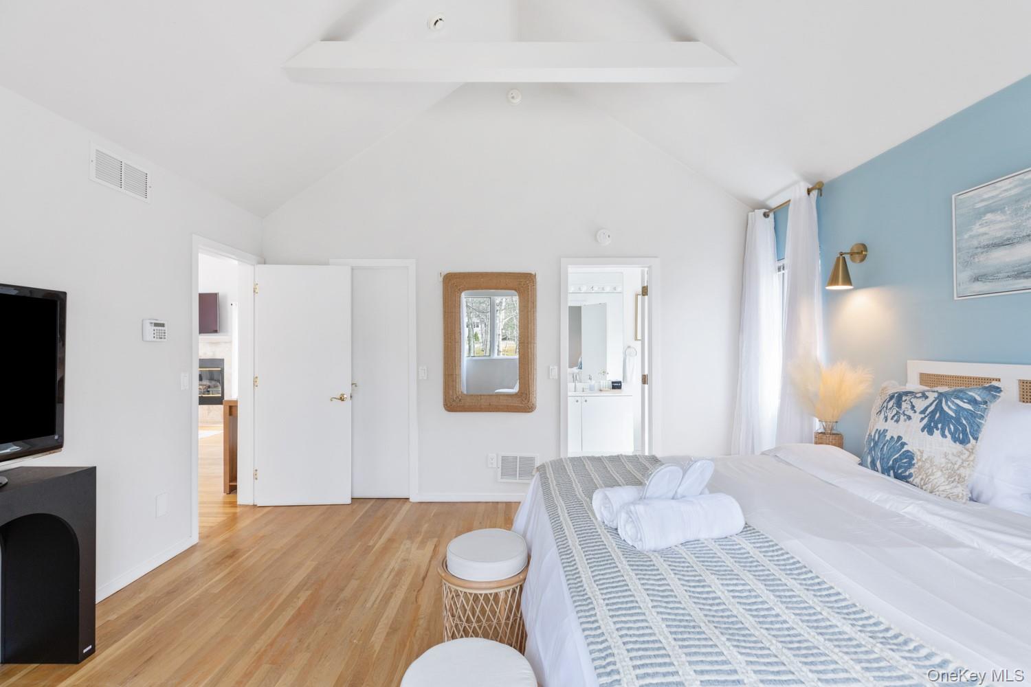 #17 photo, 12 Douglas Court, サフォーク郡 Hampton Bays , NY 11946