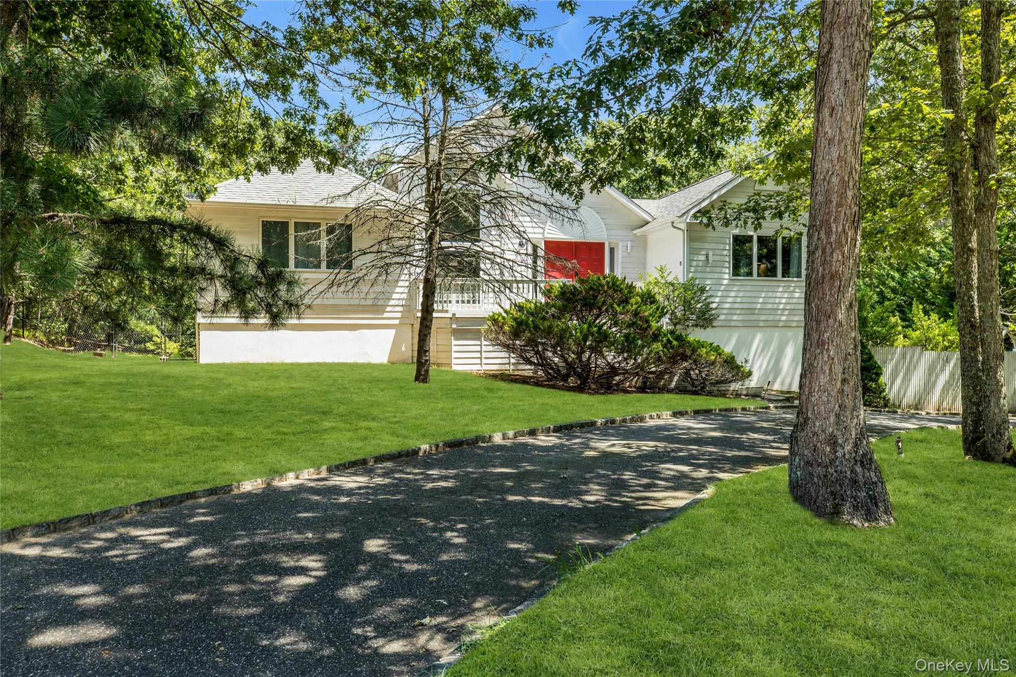 #2 photo, 12 Douglas Court, サフォーク郡 Hampton Bays , NY 11946