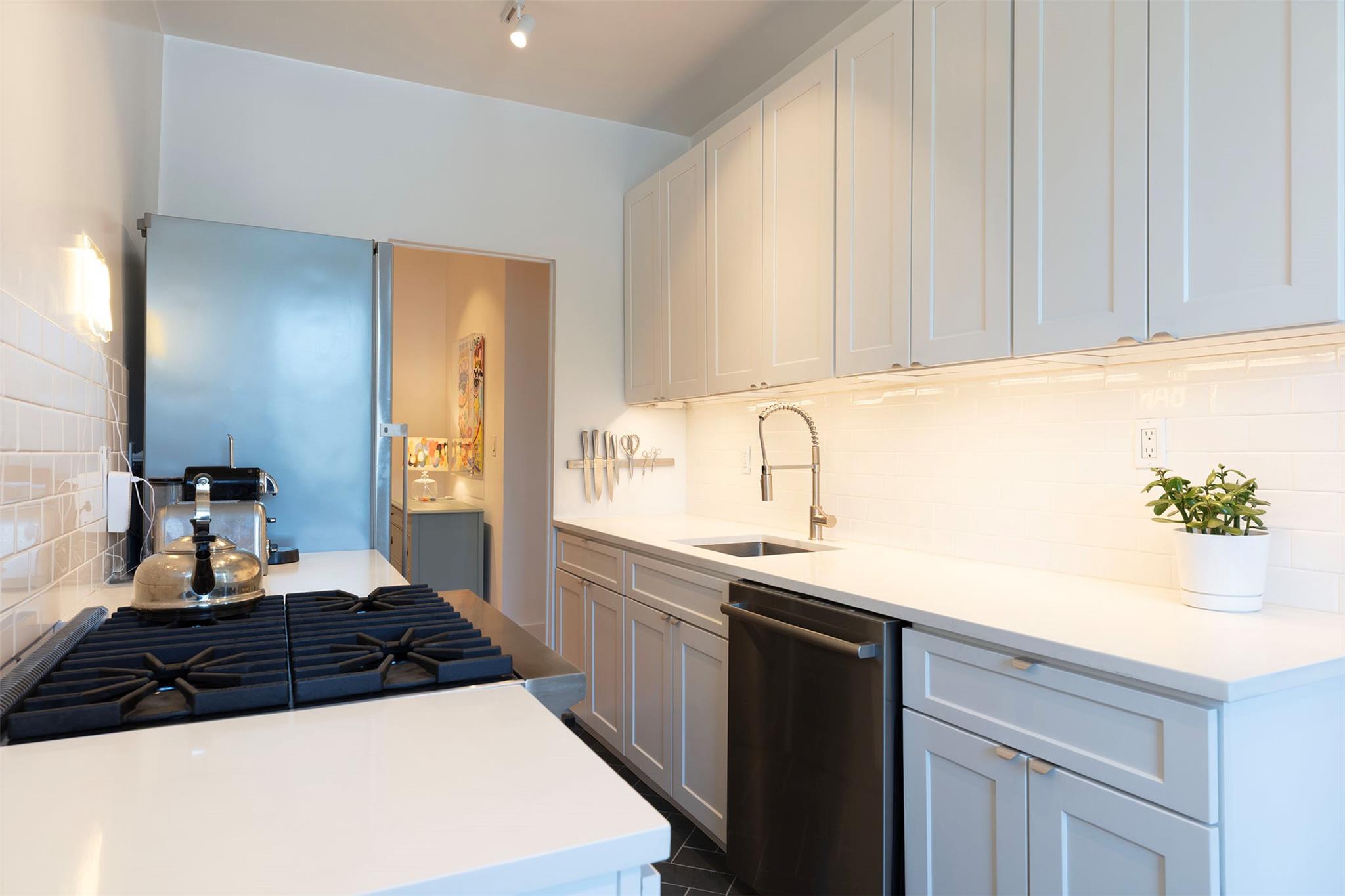 #9 photo, 76-66 Austin Street, クイーンズ区 Forest Hills , NY 11375