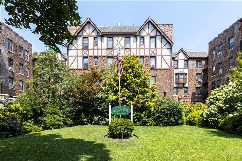 #1 photo, 160-15 Powells Cove Boulevard, Beechhurst , NY 11357