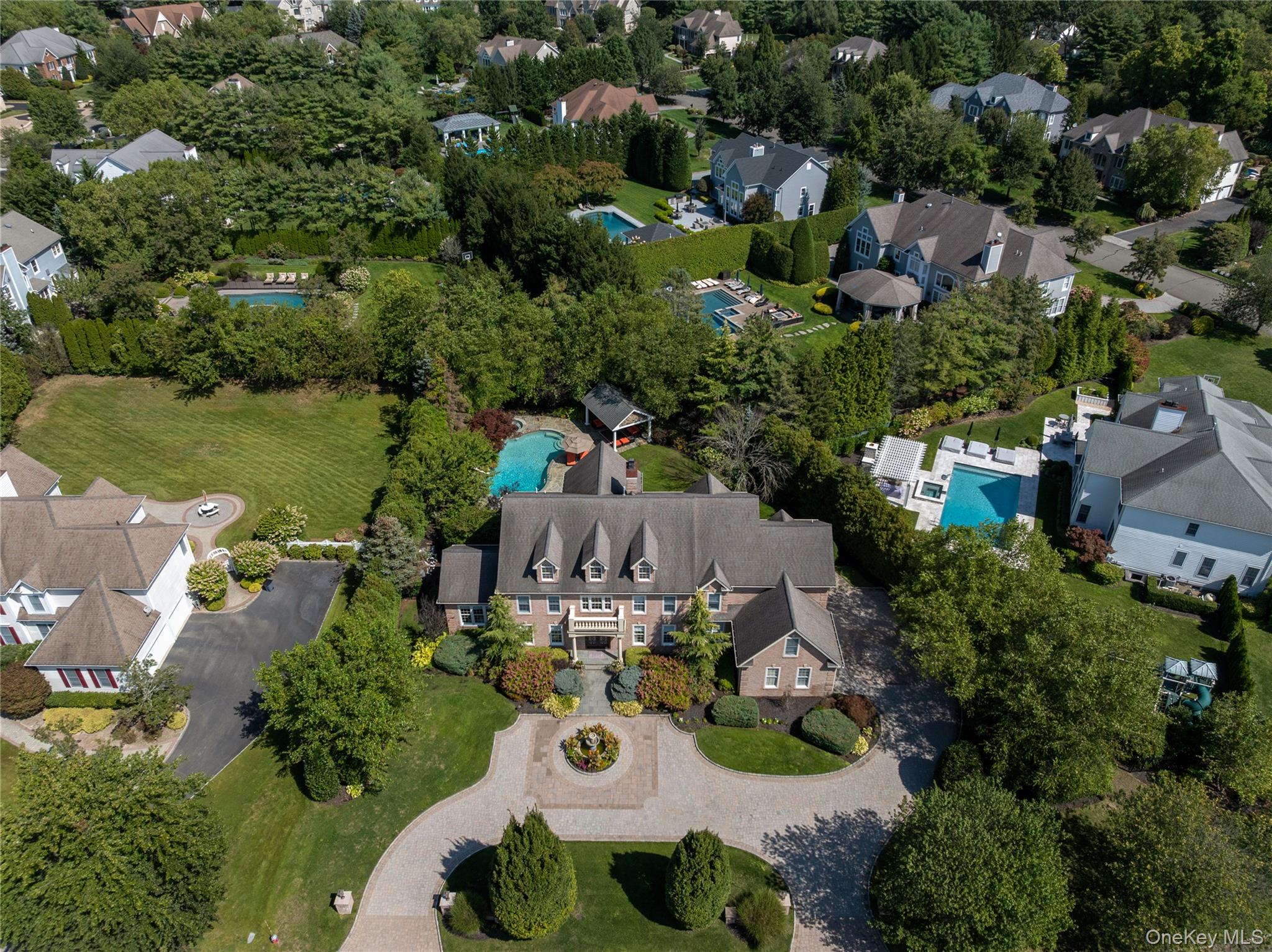 #2 photo, 23 Legends Circle, サフォーク郡 Melville , NY 11747