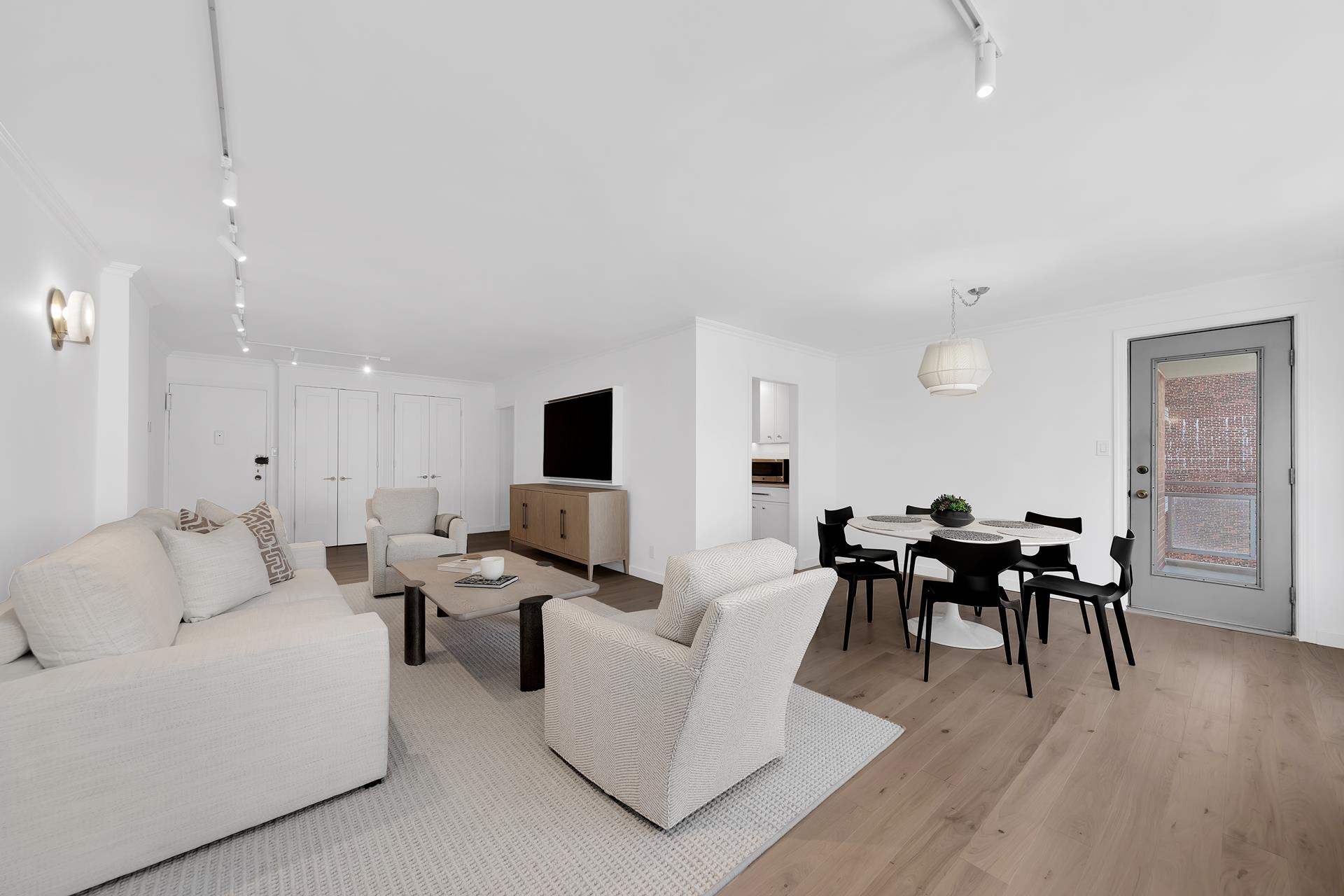 #2 photo, 360 E 72ND Street, Lenox Hill , NY 10021