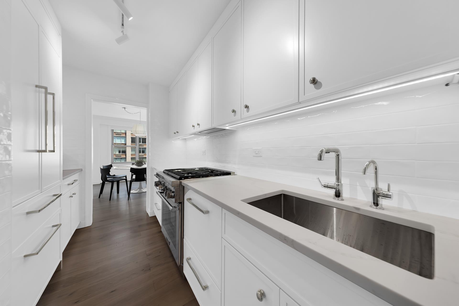 #3 photo, 360 E 72ND Street, Lenox Hill , NY 10021