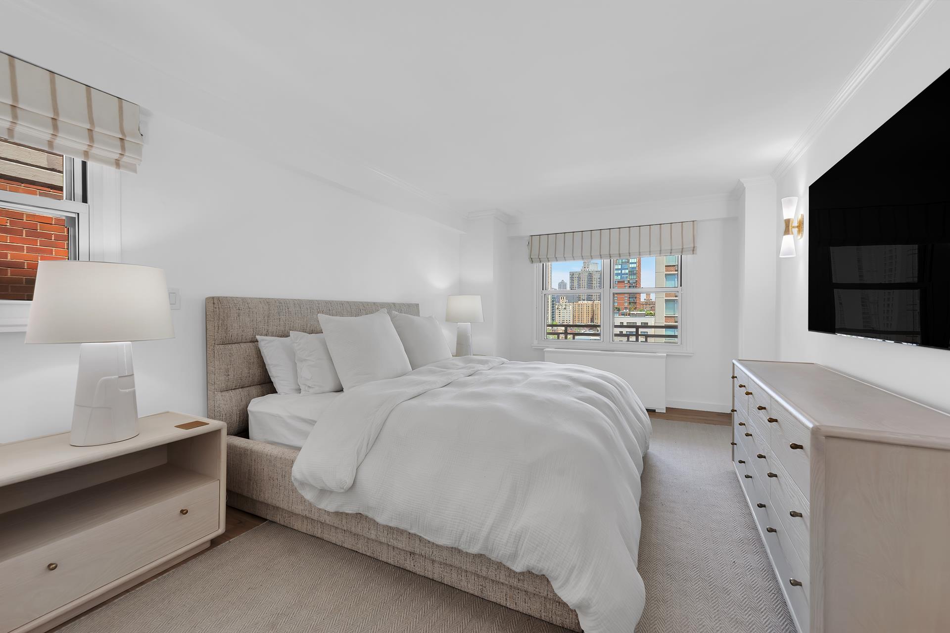 #5 photo, 360 E 72ND Street, Lenox Hill , NY 10021