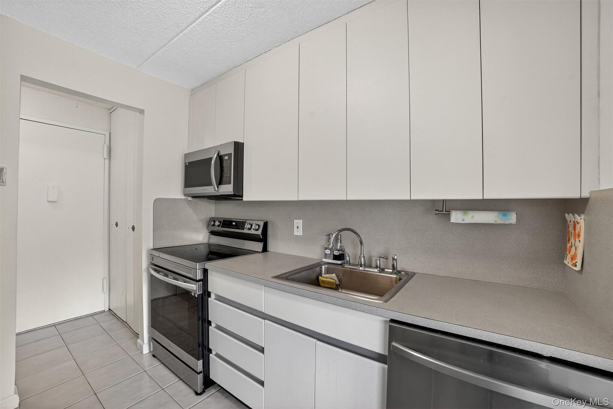 #18 photo, 130 Colonial Parkway, Yonkers , NY 10710