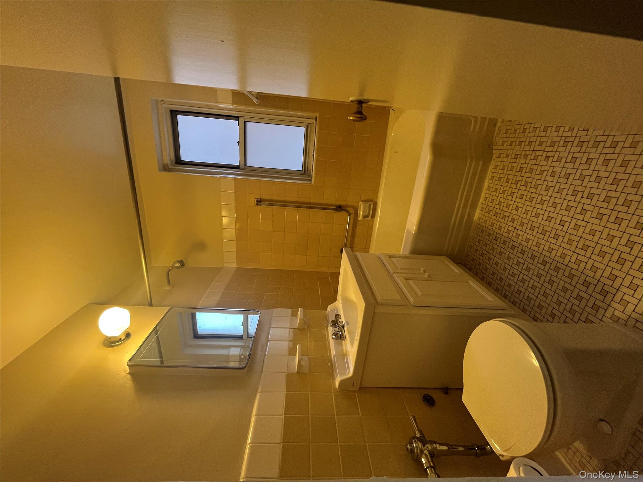 #12 photo, 325 E 201 Street, Bronx , NY 10458