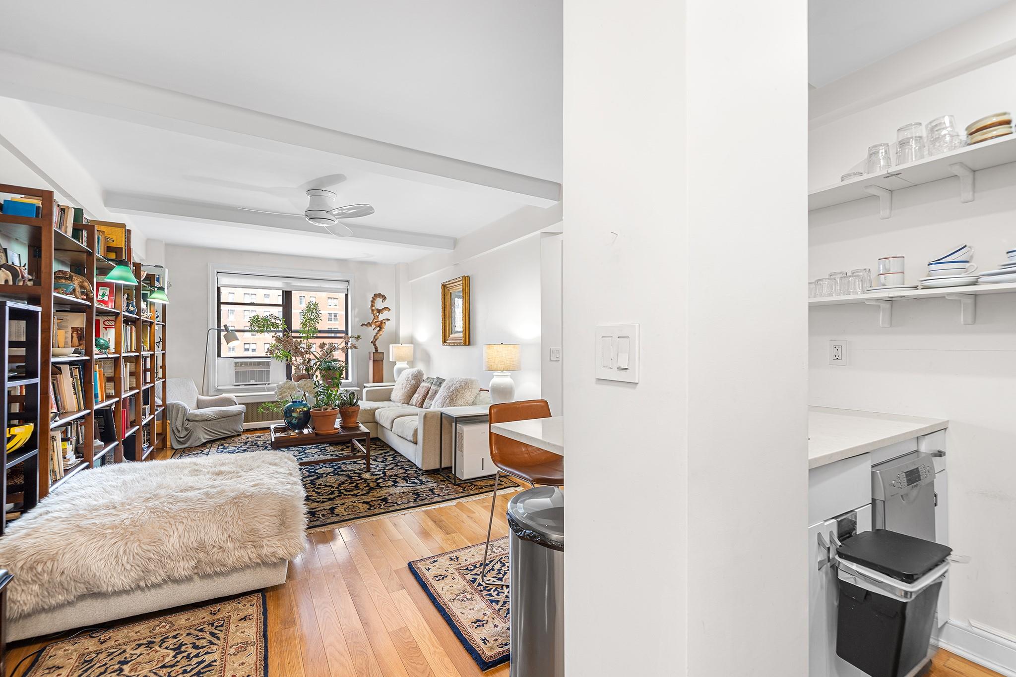 #8 photo, 235 W 102nd Street, マンハッタン New York (Manhattan) , NY 10025