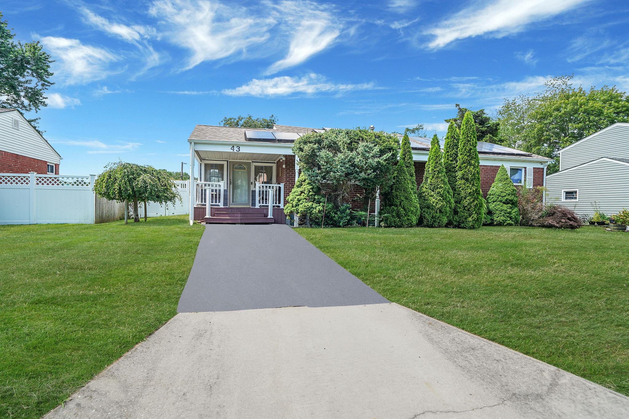 #1 photo, 43 Bowdoin Road, 東長島 Centereach , NY 11720