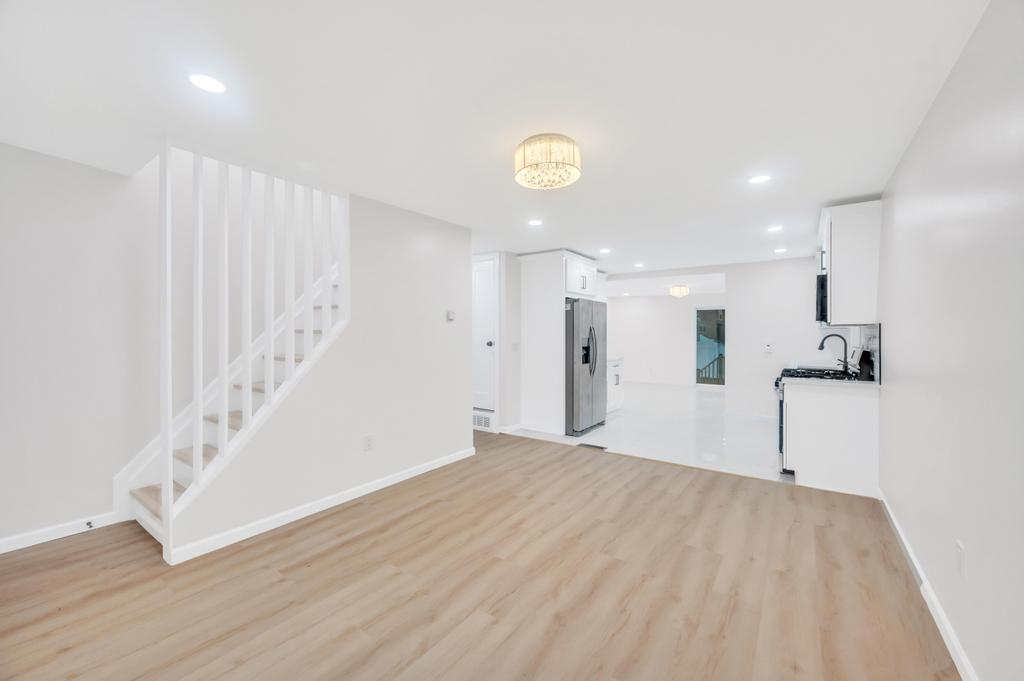 #2 photo, 312 Abbington Court, 東長島 Copiague , NY 11726