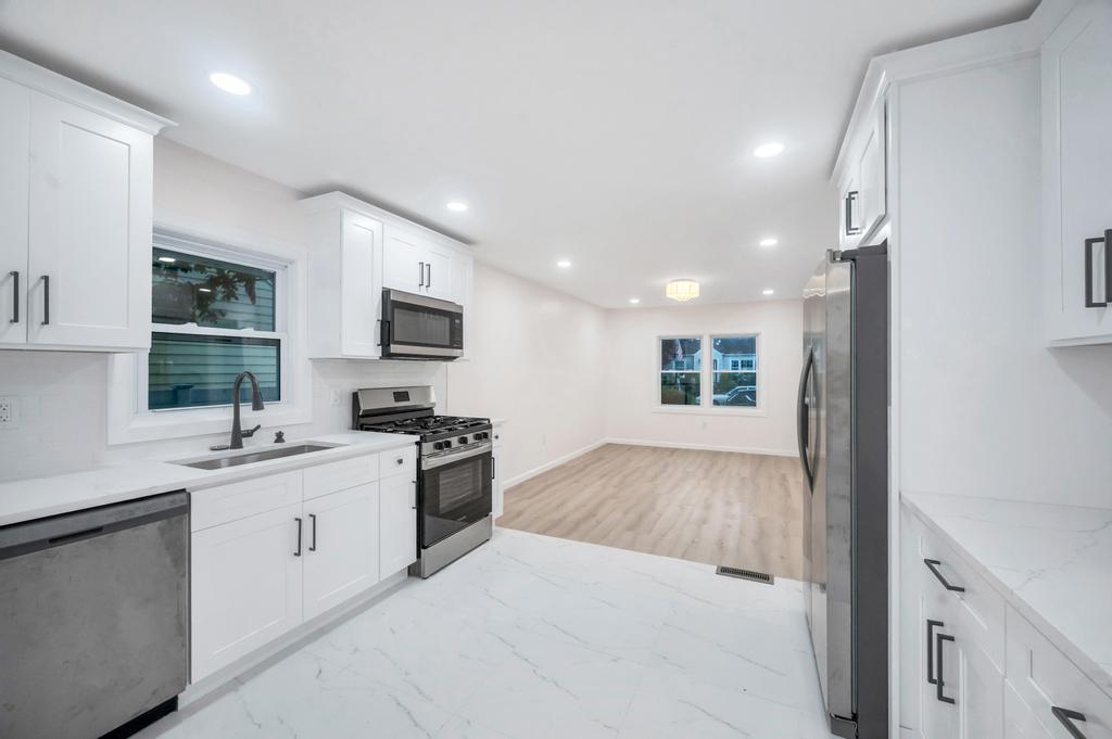 #3 photo, 312 Abbington Court, 東長島 Copiague , NY 11726