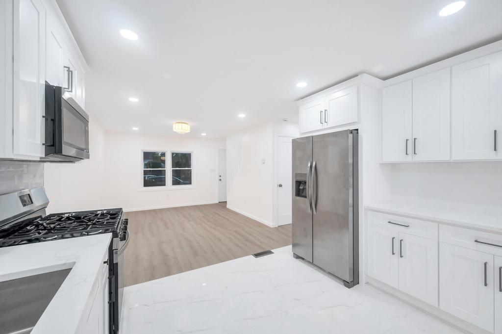 #4 photo, 312 Abbington Court, 東長島 Copiague , NY 11726