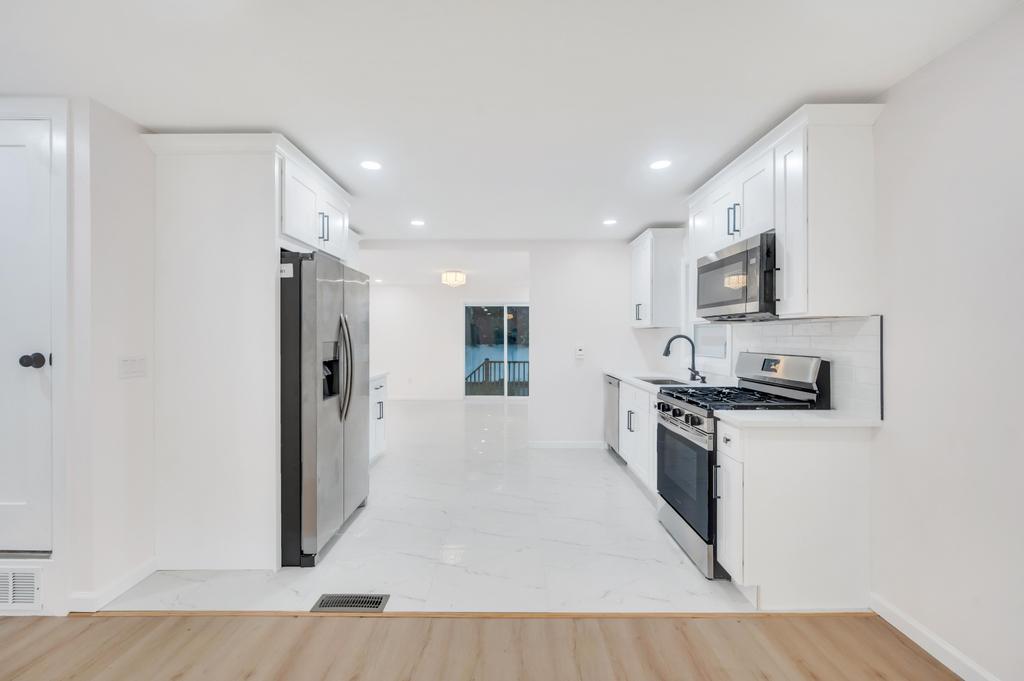 #5 photo, 312 Abbington Court, 東長島 Copiague , NY 11726