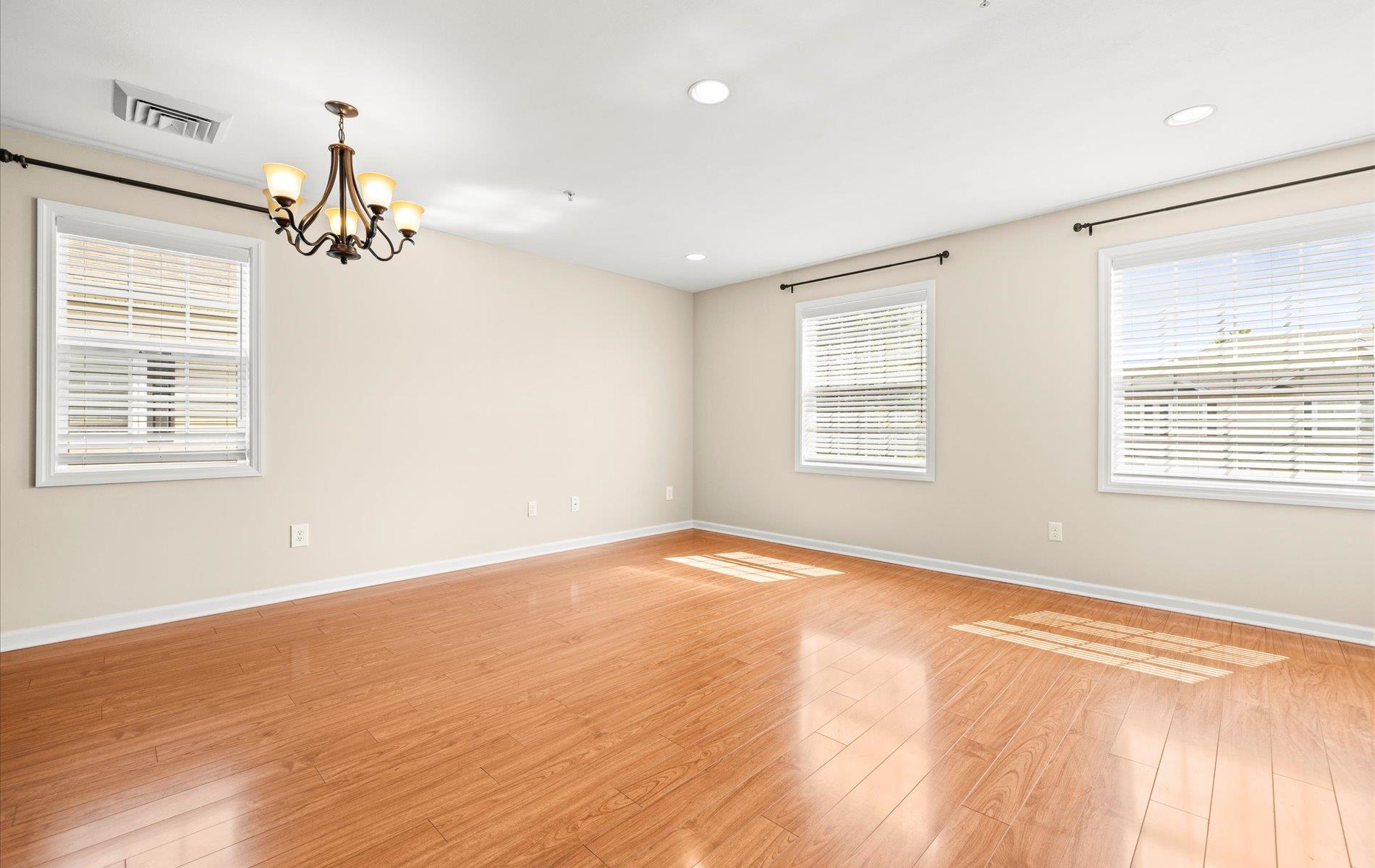 #6 photo, 1002 Willow Lane, ナッソー郡 Valley Stream , NY 11580