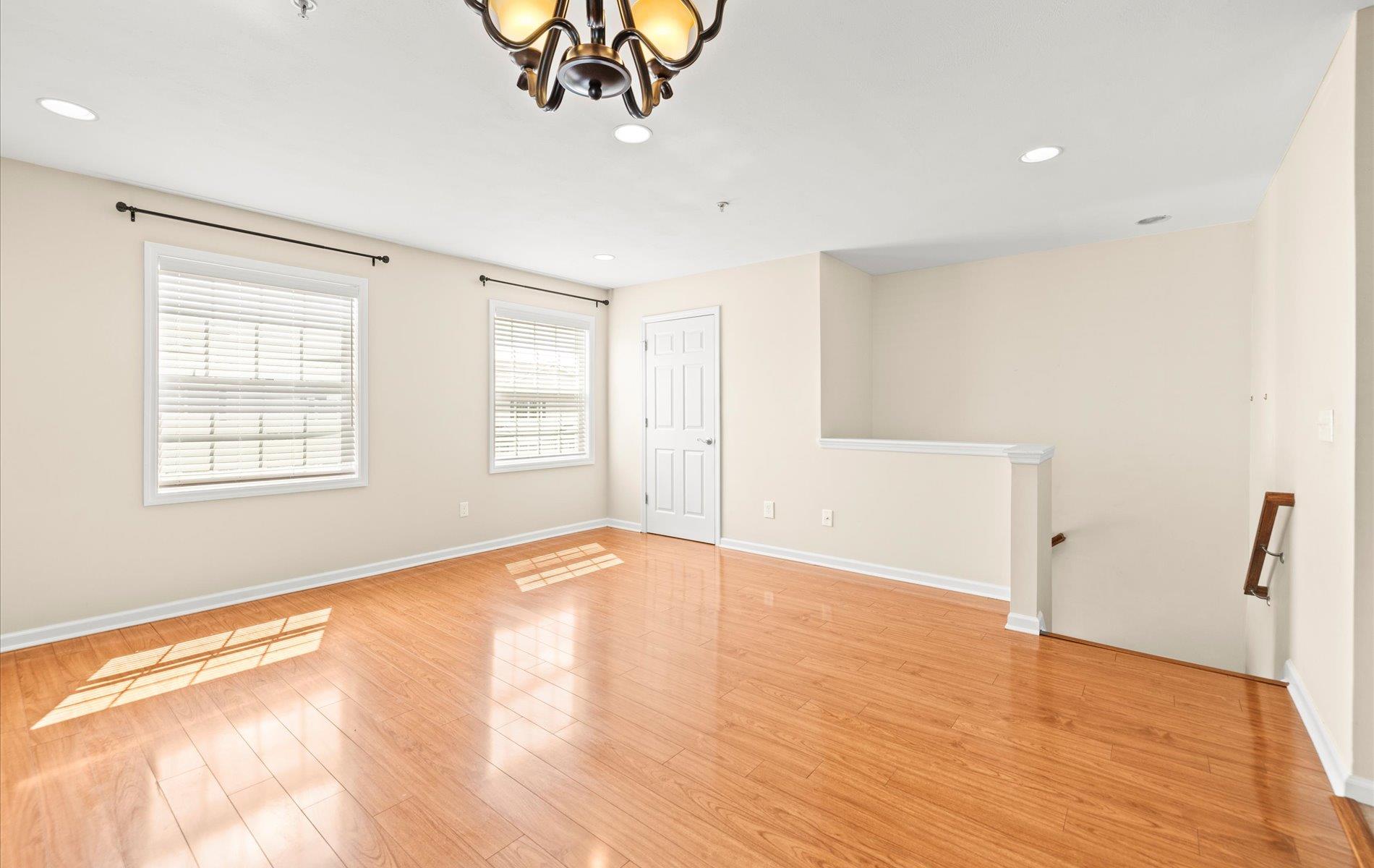 #8 photo, 1002 Willow Lane, ナッソー郡 Valley Stream , NY 11580