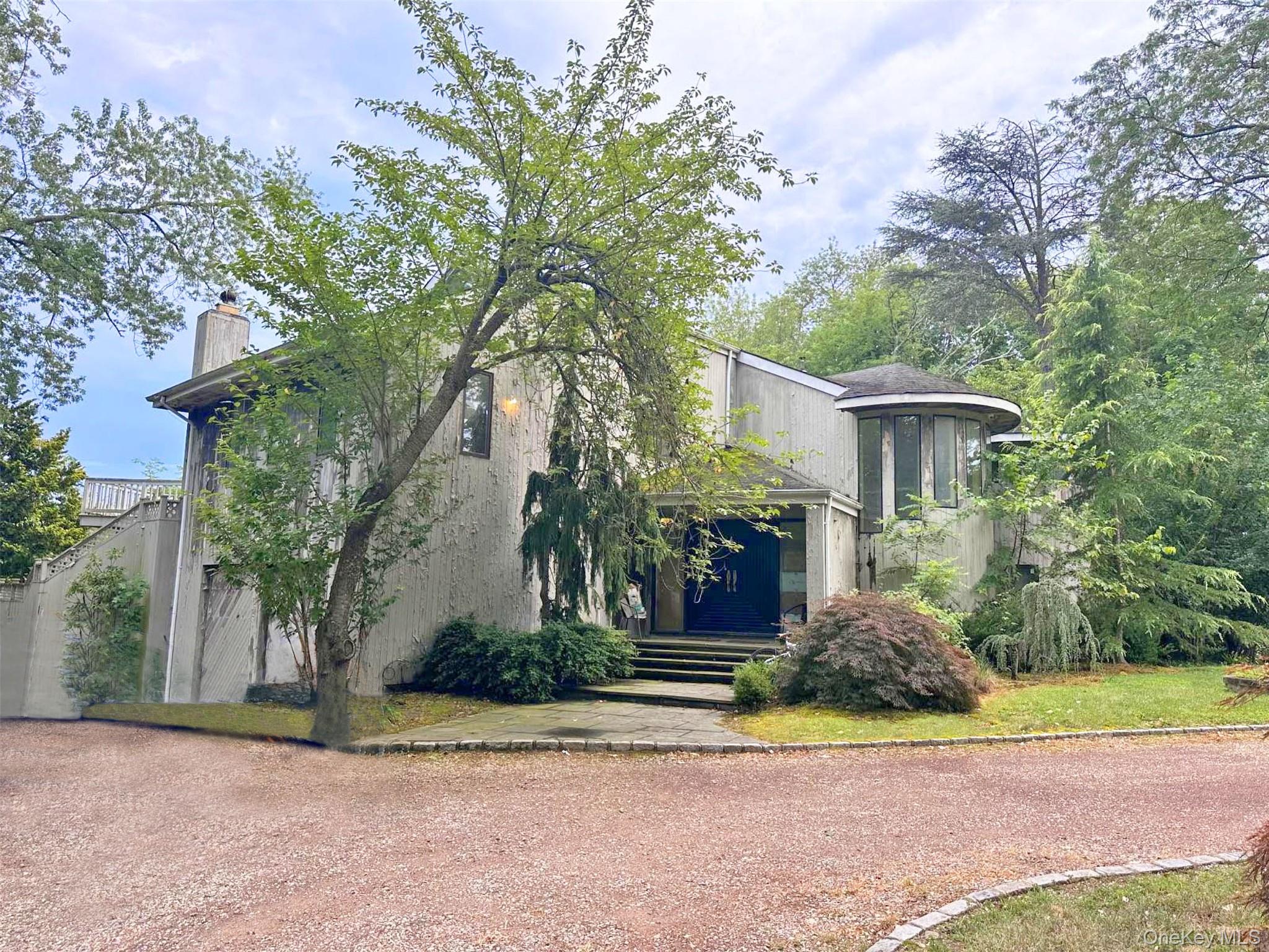 #1 photo, 6 Bostwick Lane, Old Westbury , NY 11568