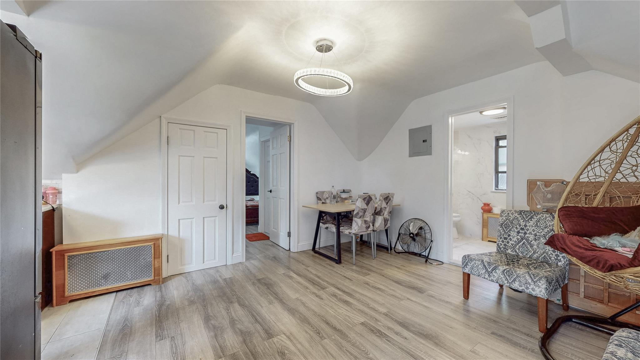 #11 photo, 8684 188th Street, クイーンズ区 Jamaica Estates , NY 11423