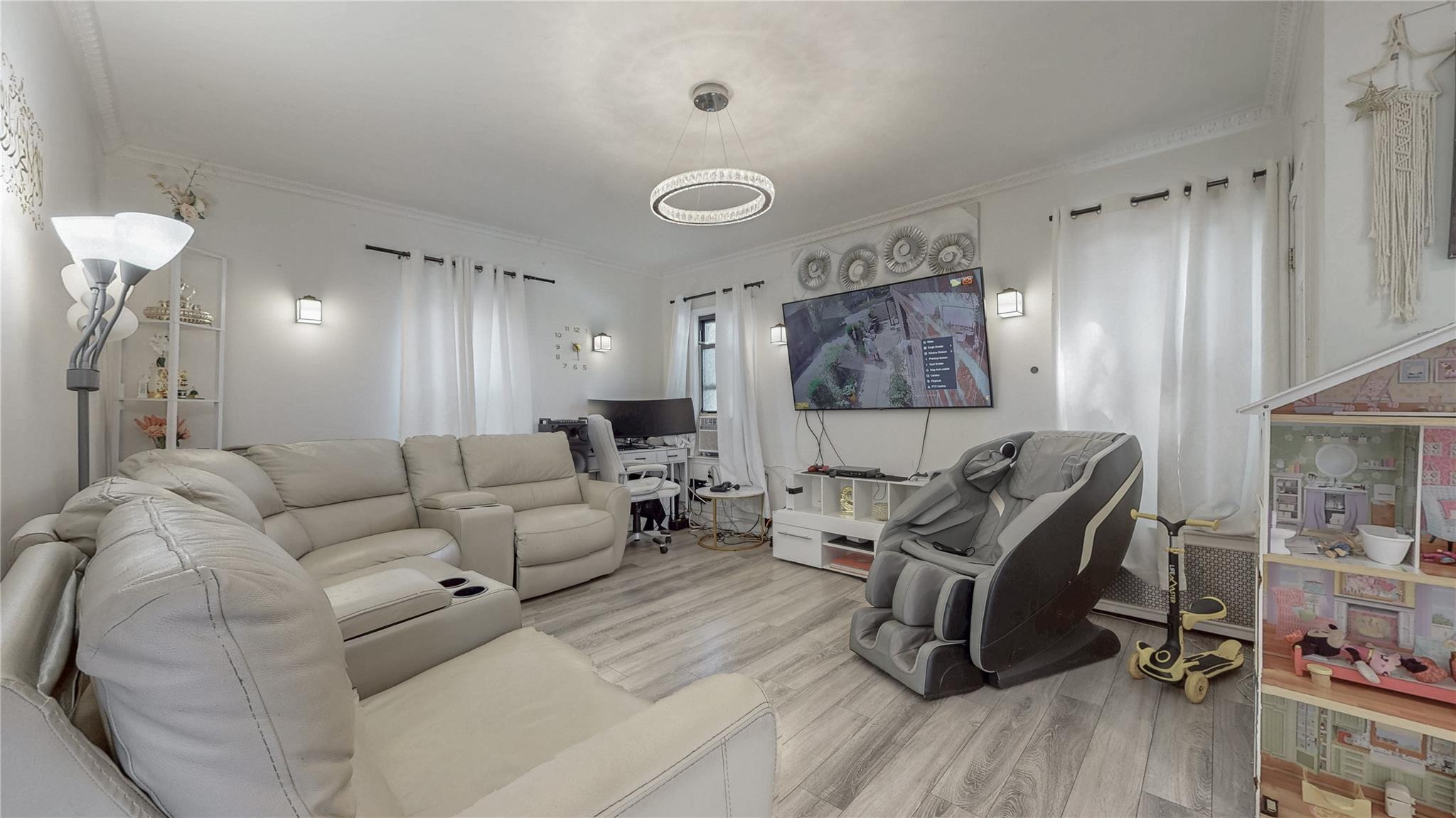 #3 photo, 8684 188th Street, クイーンズ区 Jamaica Estates , NY 11423