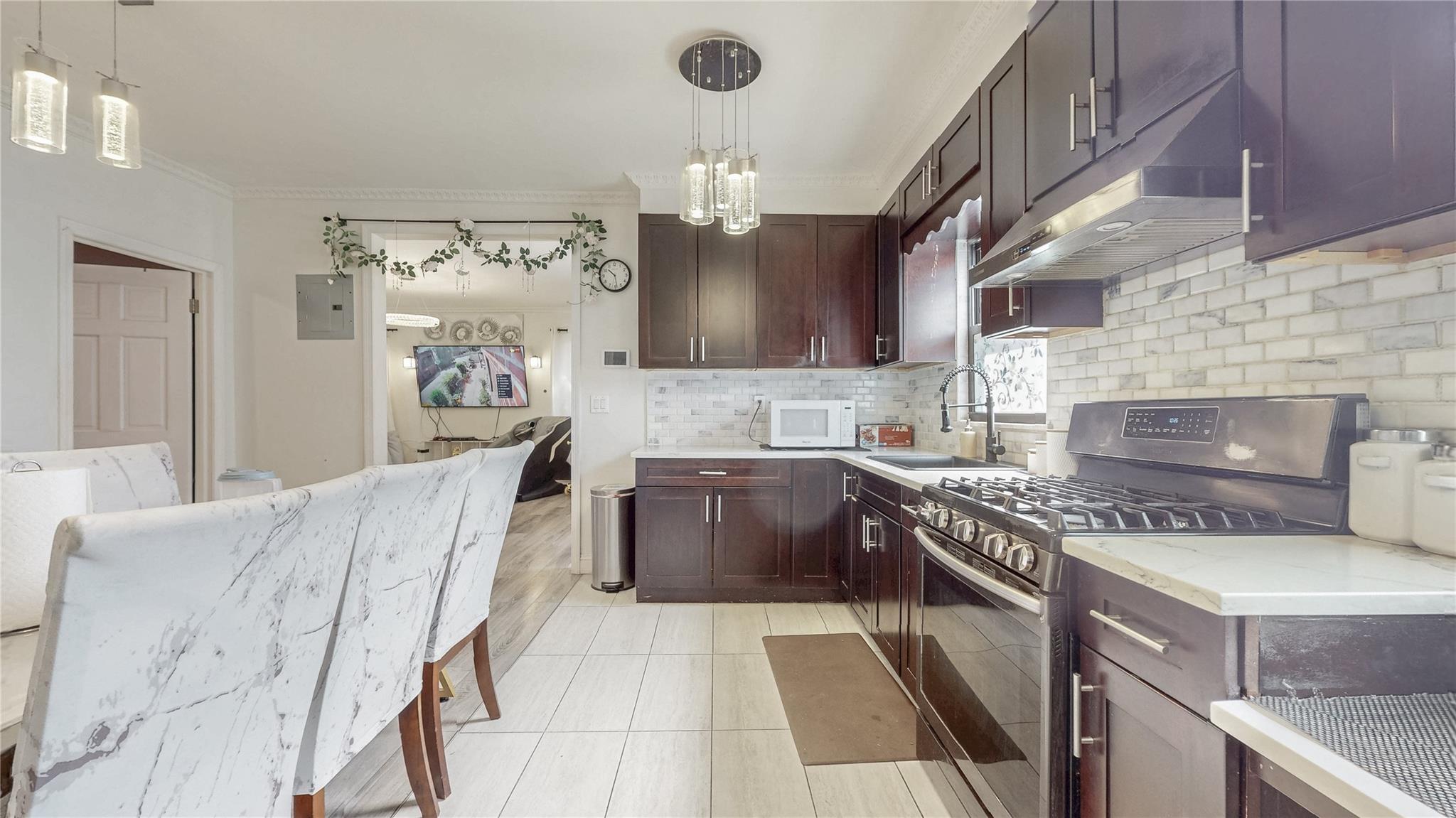 #4 photo, 8684 188th Street, クイーンズ区 Jamaica Estates , NY 11423