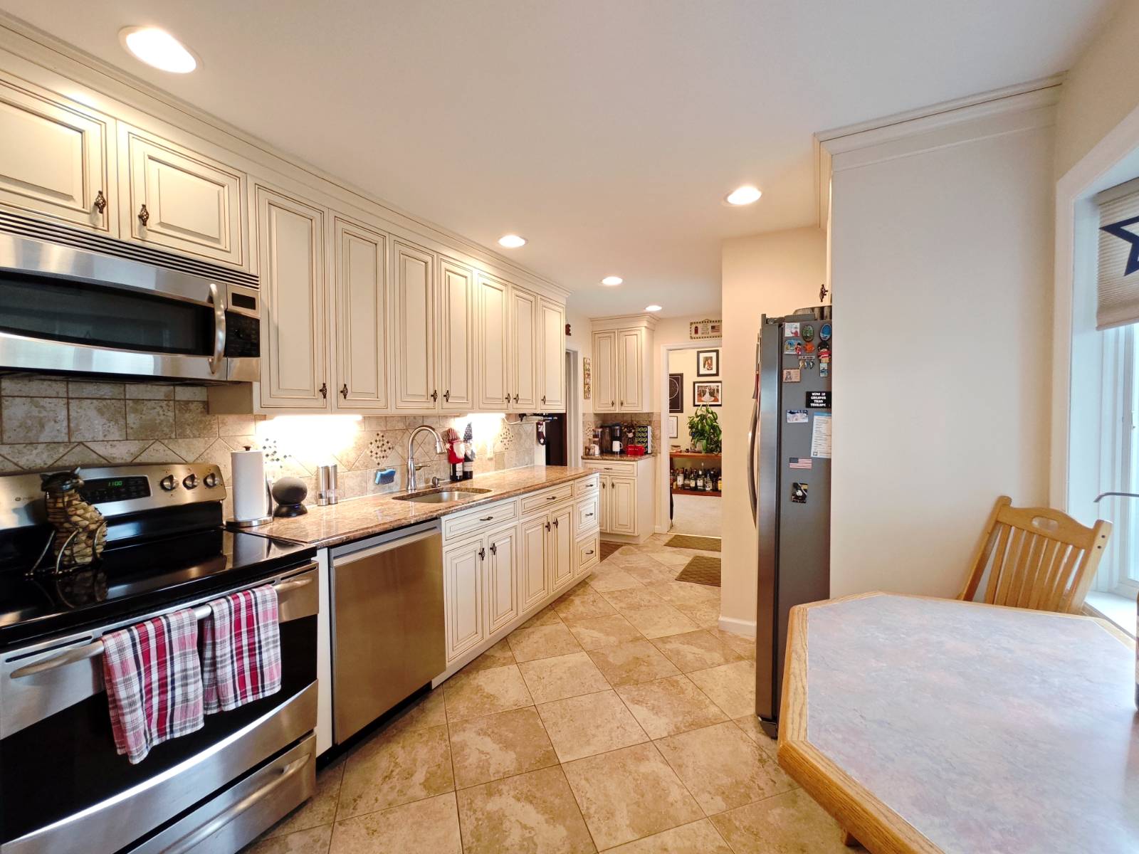 #3 photo, 646 Whittier St, ナッソー郡 Westbury , NY 11590