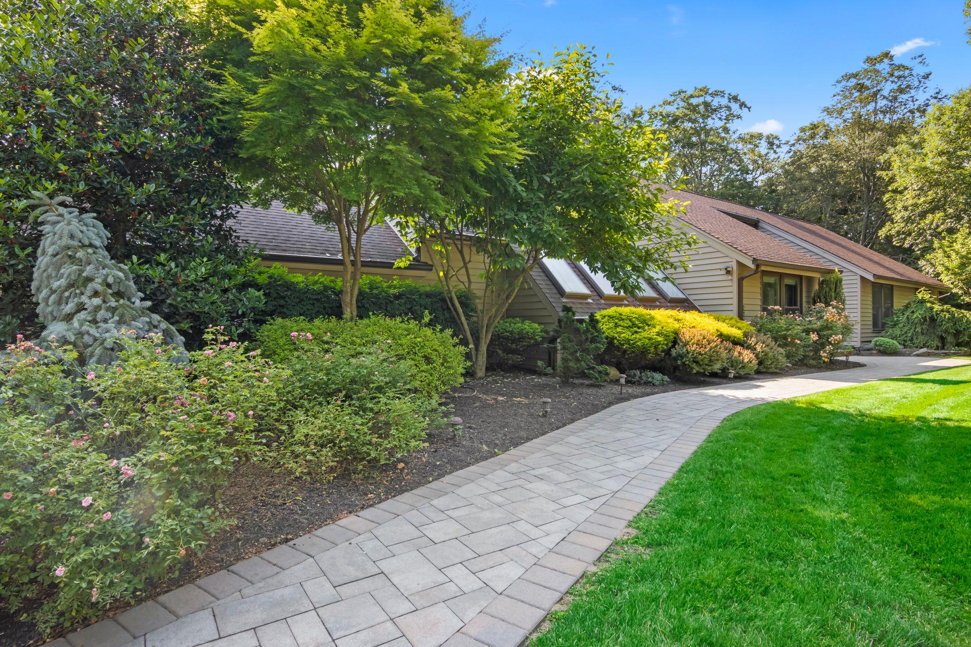 #1 photo, 3 Silver Beech Court, Setauket , NY 11733