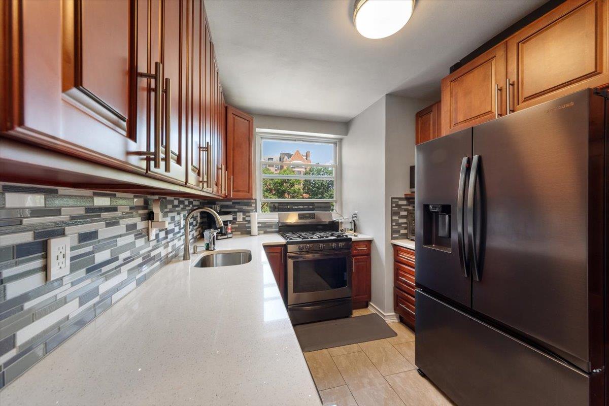 #16 photo, 804 Bronx River, 布朗士 Bronxville , NY 10708