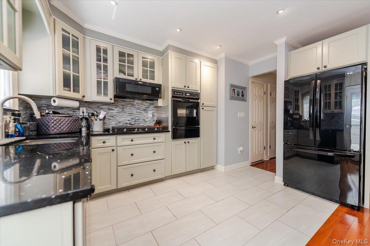 #3 photo, 903 Vincent Avenue, Bronx , NY 10465