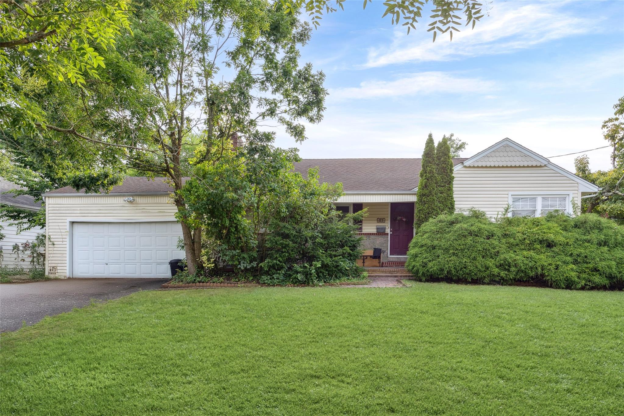 #1 photo, 81 Bayview Avenue, Massapequa , NY 11758