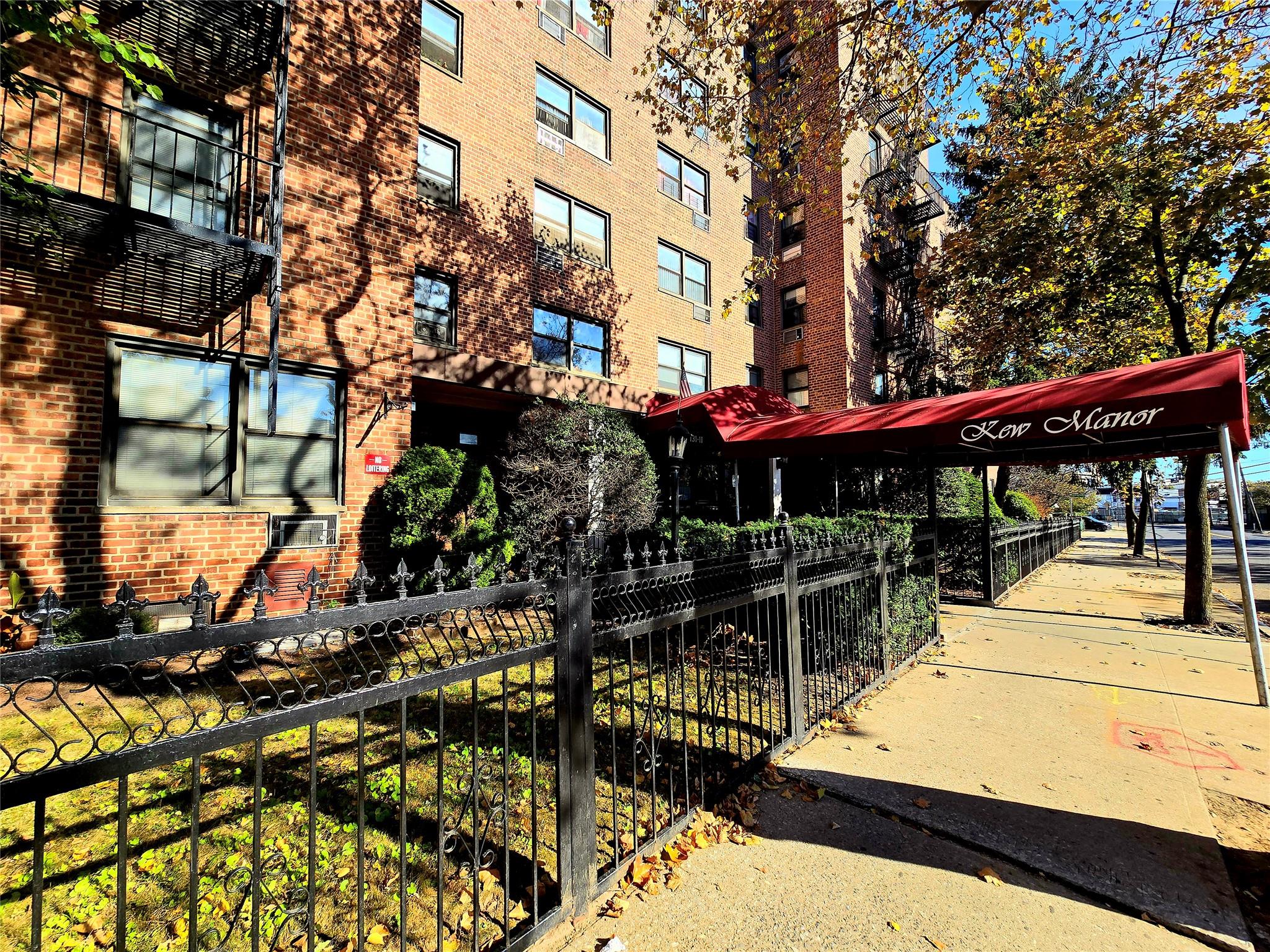 #2 photo, 131-11 Kew Gardens Rd, クイーンズ区 Richmond Hill , NY 11418