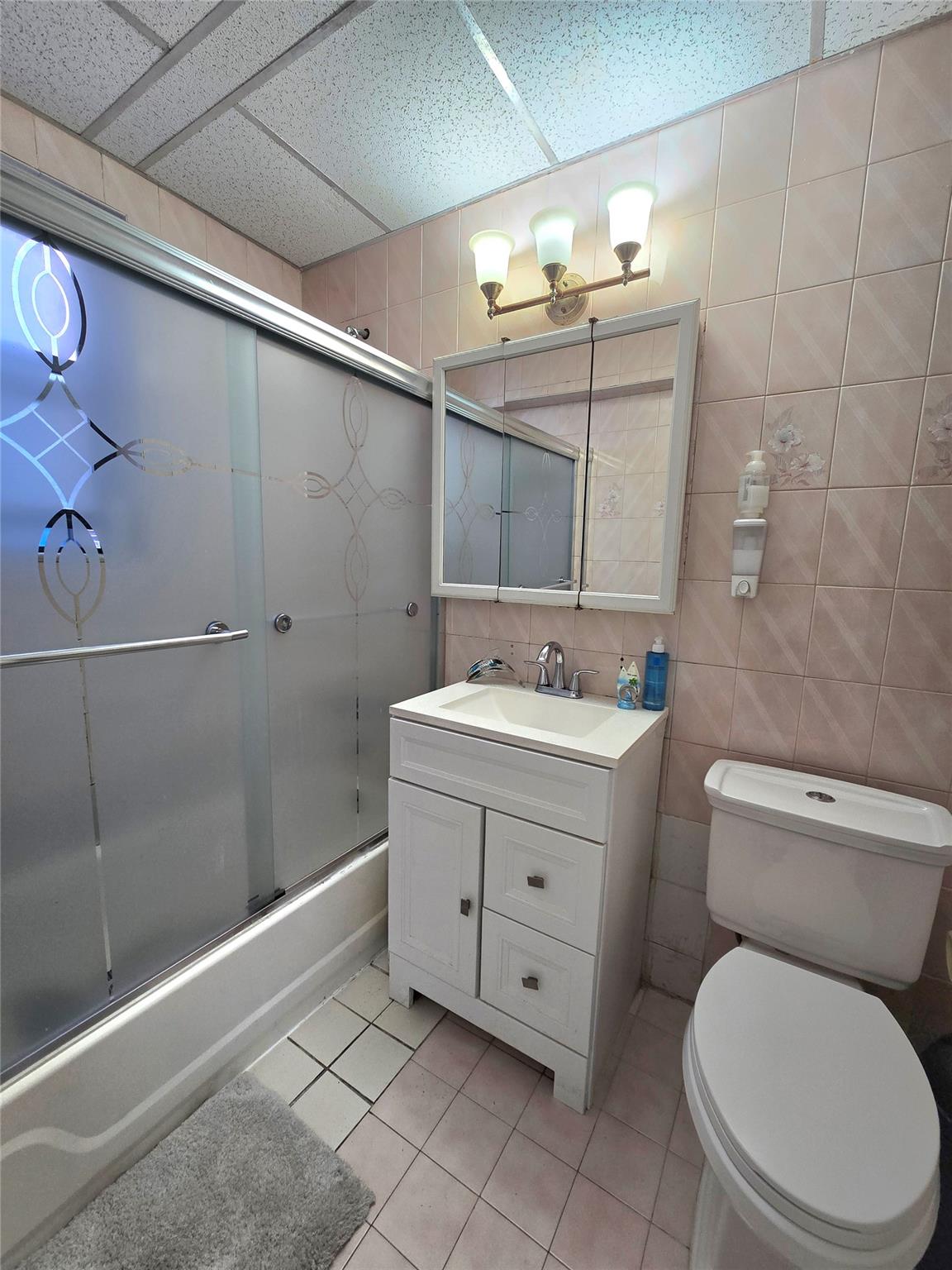 #5 photo, 131-11 Kew Gardens Rd, クイーンズ区 Richmond Hill , NY 11418