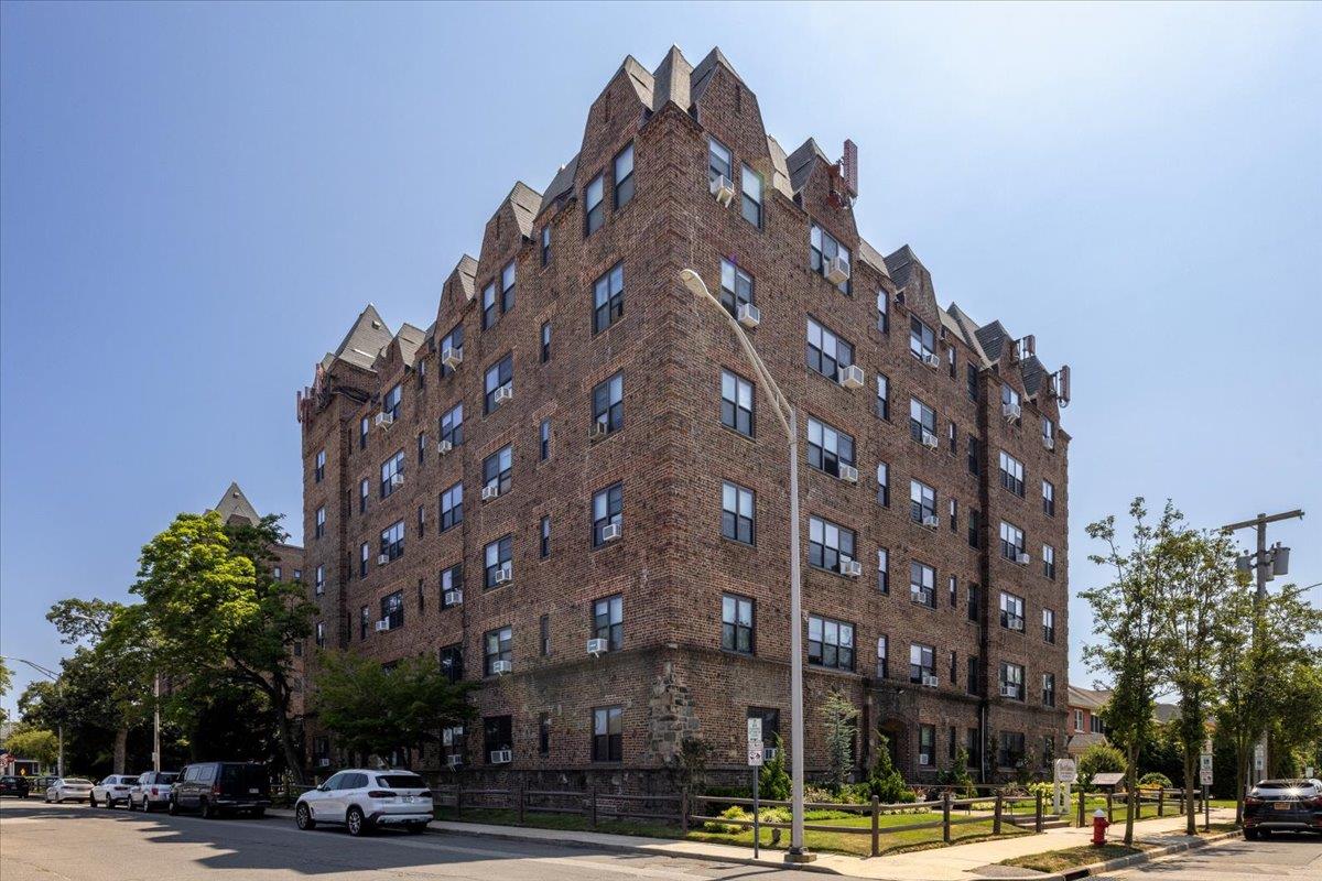 #1 photo, 141 Wyckoff Place, Woodmere , NY 11598