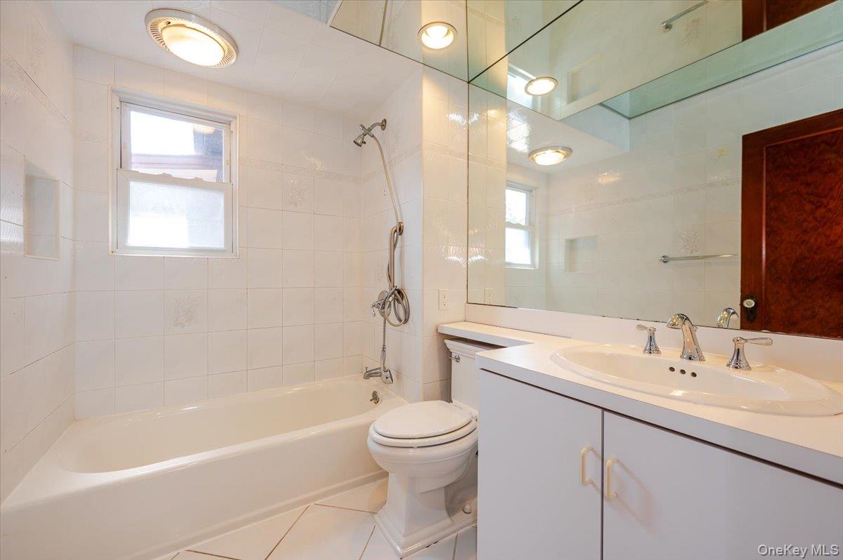 #11 photo, 715 Iris Street, ナッソー郡 Franklin Square , NY 11010