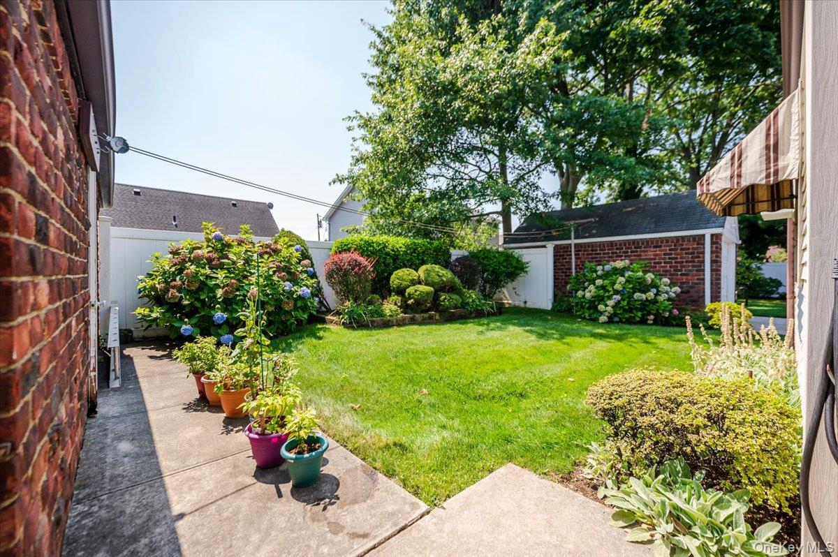 #18 photo, 715 Iris Street, ナッソー郡 Franklin Square , NY 11010