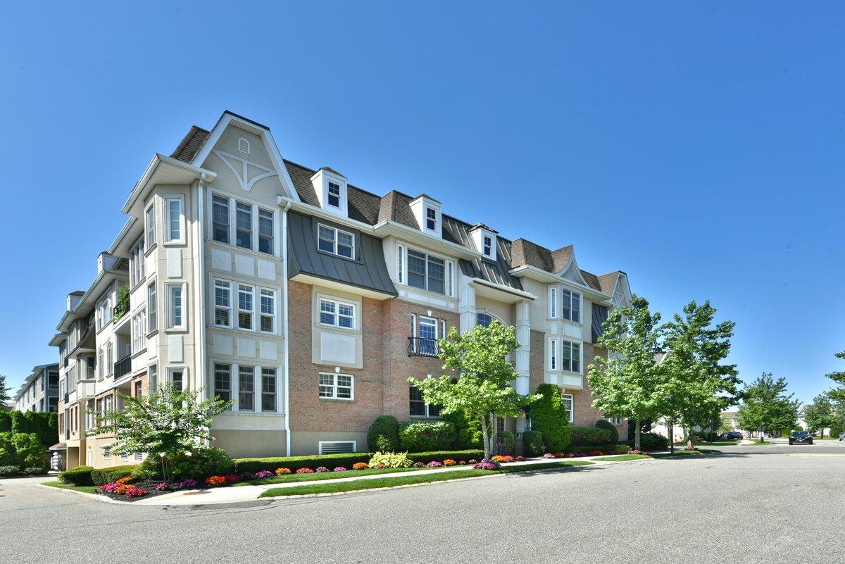 #1 photo, 415 Pacing Way, Westbury , NY 11590