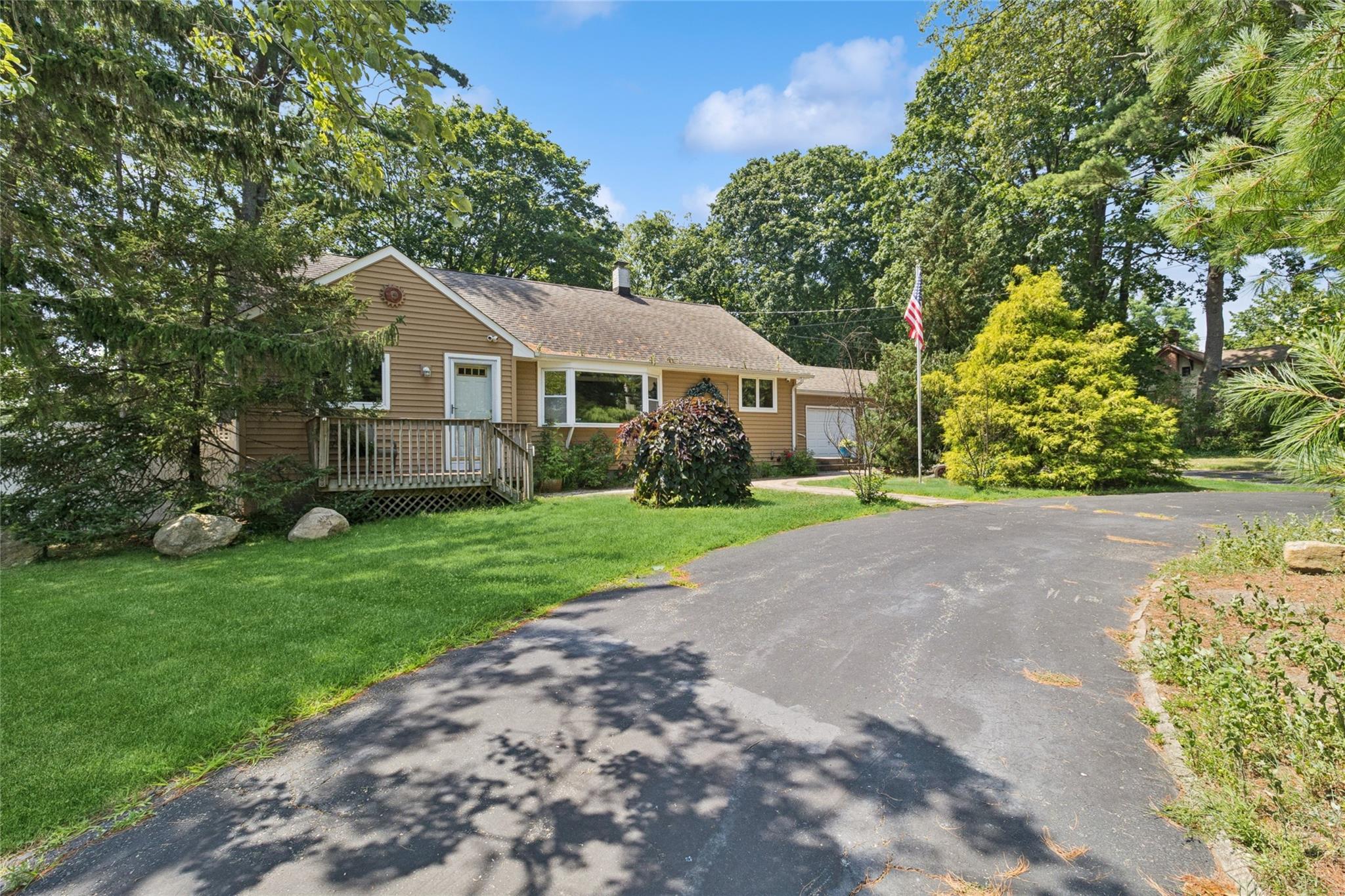 #1 photo, 8 Cleary Road, 東長島 Ronkonkoma , NY 11779