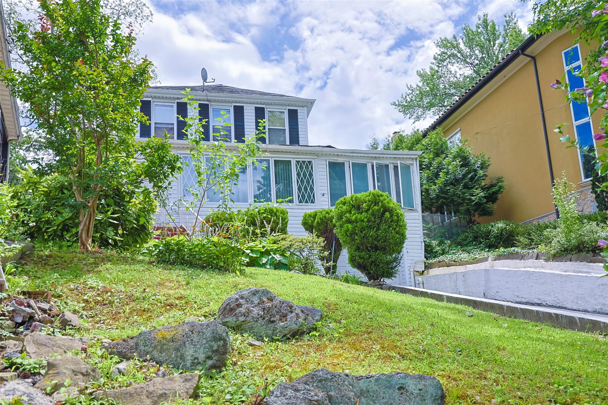 #2 photo, 19512 McLaughlin Avenue, クイーンズ区 Holliswood , NY 11423