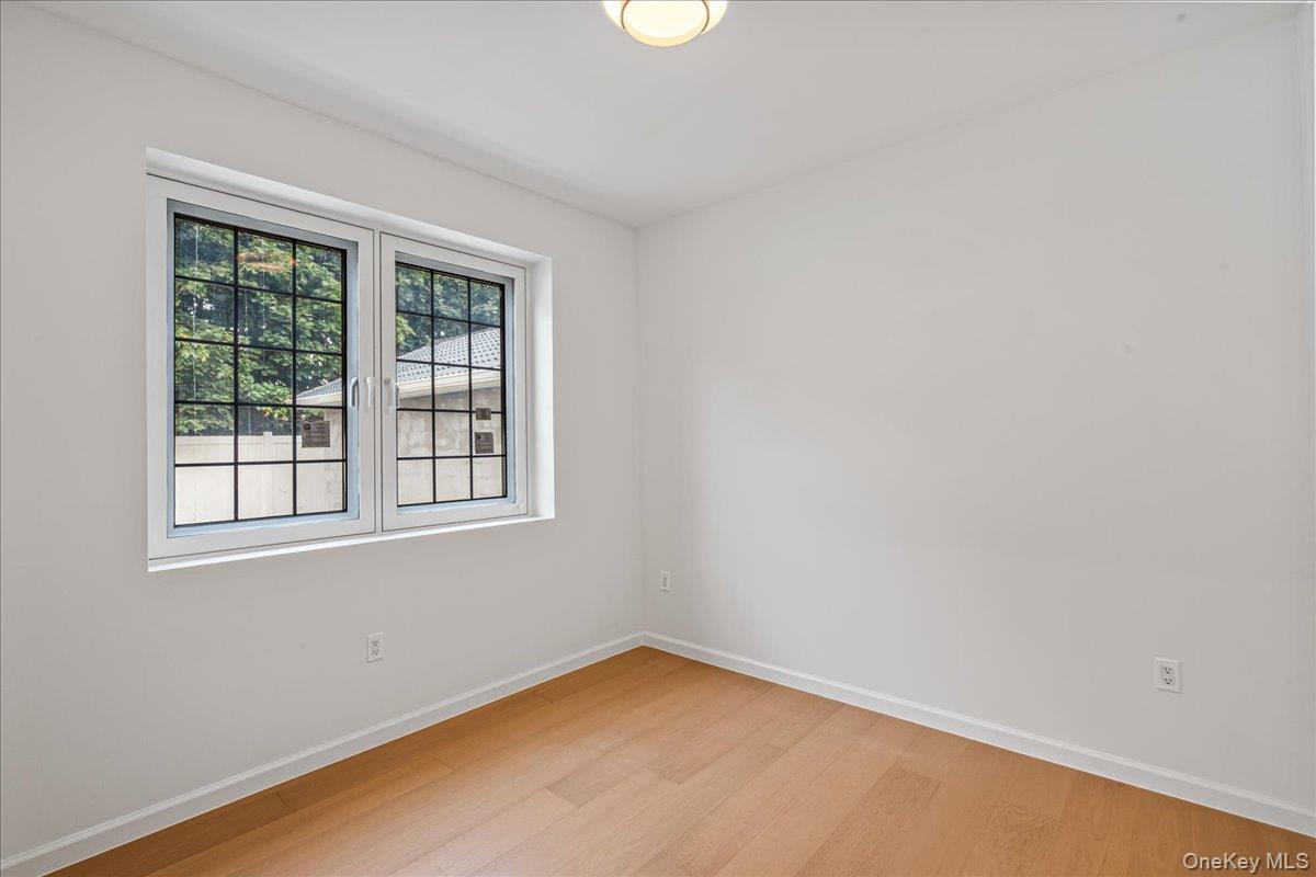 #12 photo, 150-21 Hawtree Street, クイーンズ区 Ozone Park , NY 11417