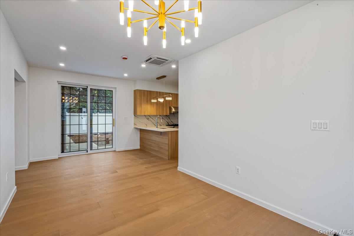 #3 photo, 150-21 Hawtree Street, クイーンズ区 Ozone Park , NY 11417