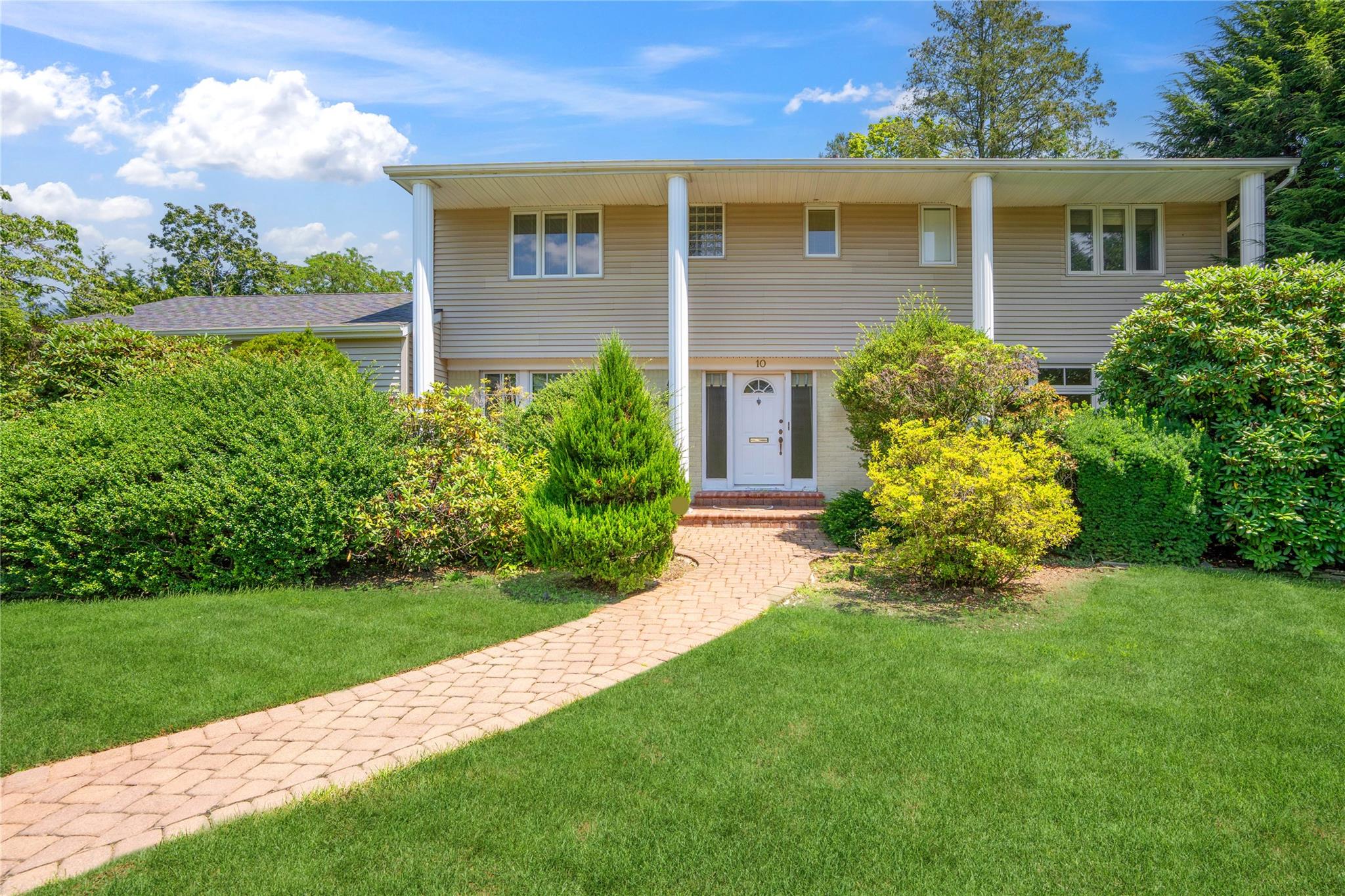 #1 photo, 10 Flamingo Road, East Hills , NY 11576