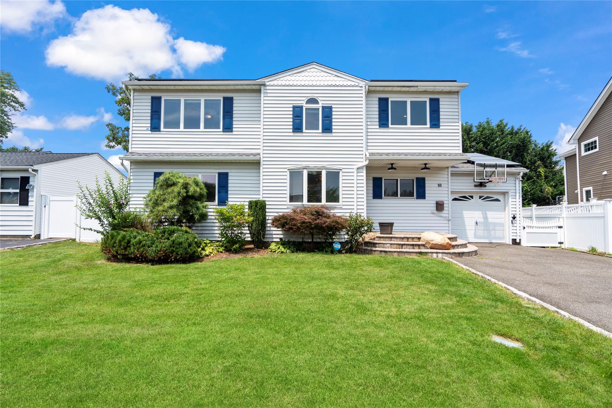 #1 photo, 10 Lillian Lane, Plainview , NY 11803