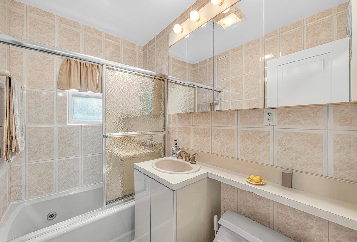 #13 photo, 4818 190th Street, Fresh Meadows , NY 11365