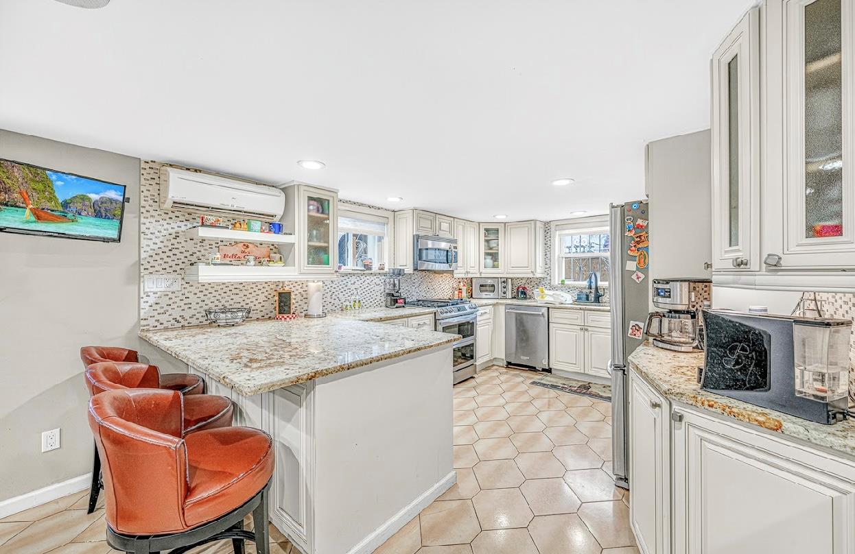 #17 photo, 4818 190th Street, Fresh Meadows , NY 11365