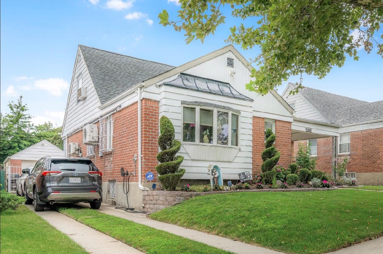 #2 photo, 4818 190th Street, Fresh Meadows , NY 11365