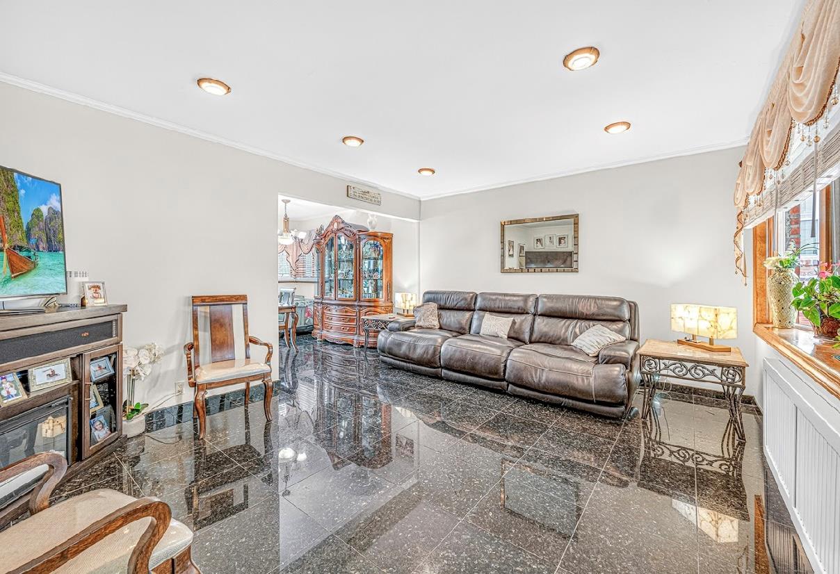 #4 photo, 4818 190th Street, Fresh Meadows , NY 11365