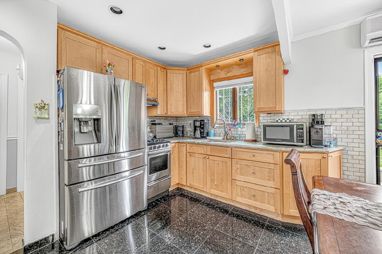 #8 photo, 4818 190th Street, Fresh Meadows , NY 11365